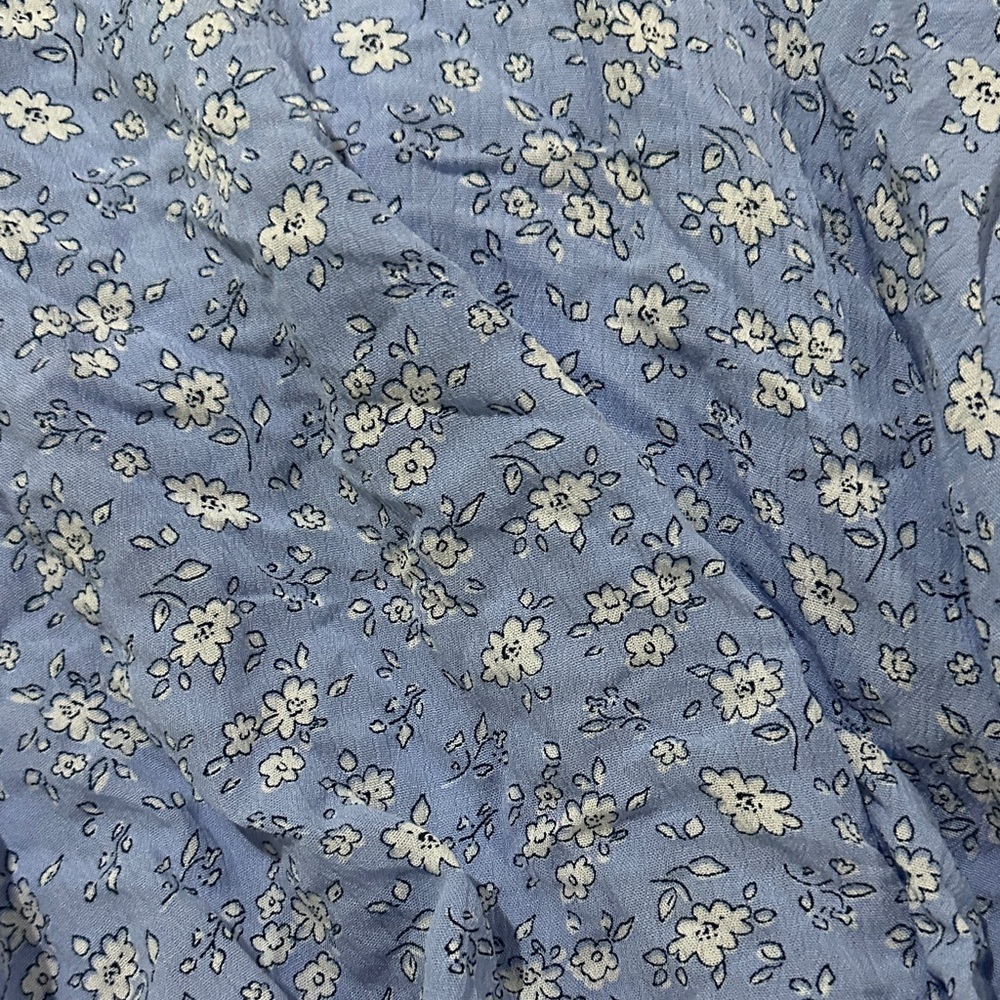 Chic Floral High-Low Skirt in Light Blue - Picture 8 of 8